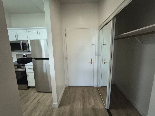 Building Photo - Newly Renovated Spacious 1BD/1 BA Property Available for Rent!!!
