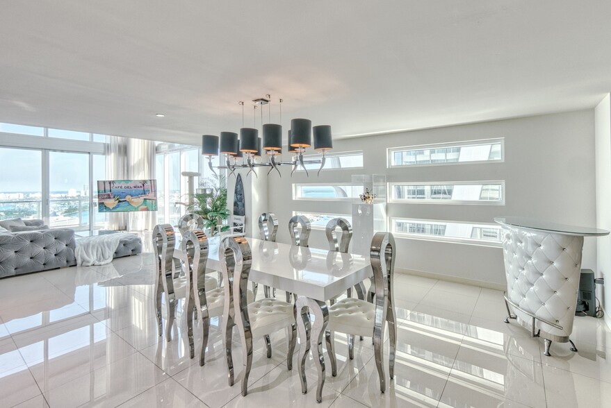 Dining room - 1040 Biscayne Blvd