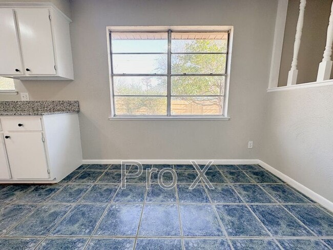 Building Photo - 2216 S Clover Dr