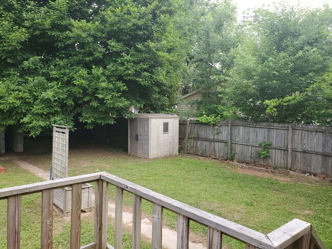 Building Photo - "Spacious 5-Bedroom Retreat with 3 Full Baths in Huntsville – Your Perfect Family Home Awaits!"