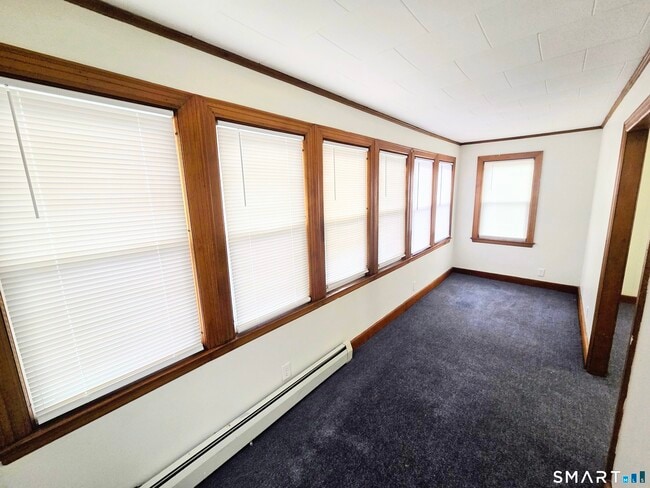 Building Photo - 387 Putnam Pike