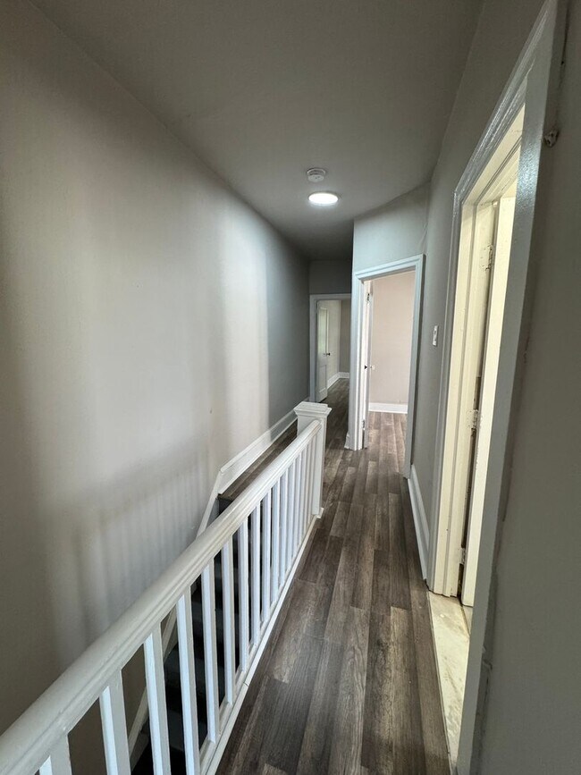 Building Photo - Spacious 3-Bedroom Home in Elmwood Park — ...