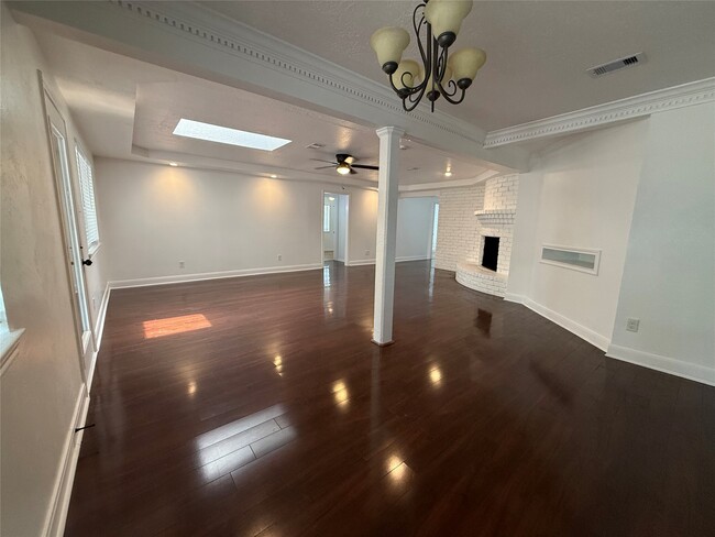Building Photo - 2075 Little Cedar Dr