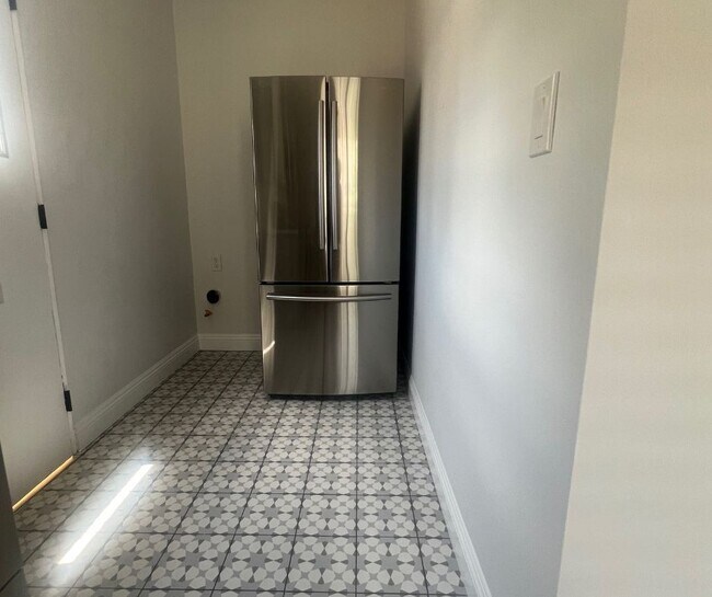 Building Photo - 1028 17th St