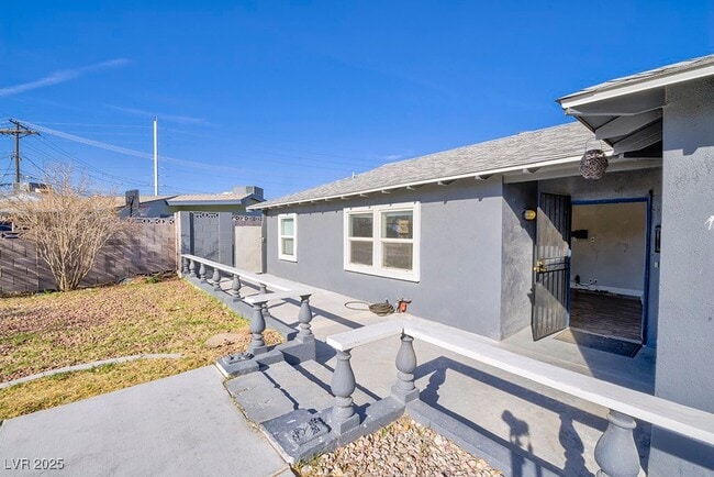 Building Photo - 1037 Yucca Ave