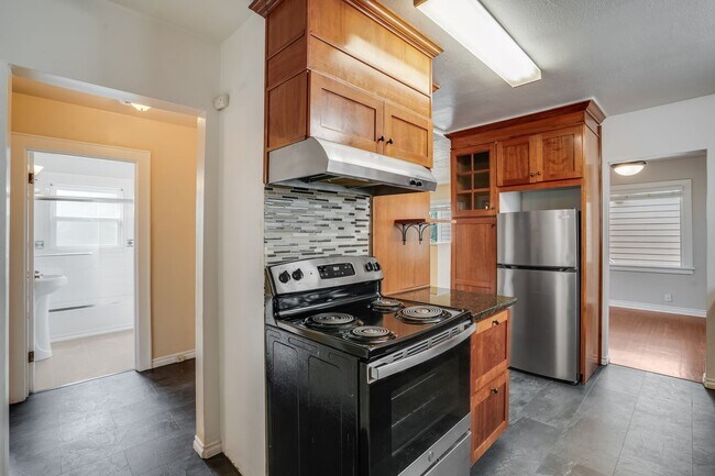 Building Photo - Newly Remodeled 2 Bed, 1 Bath Rental Home in SE Portland!