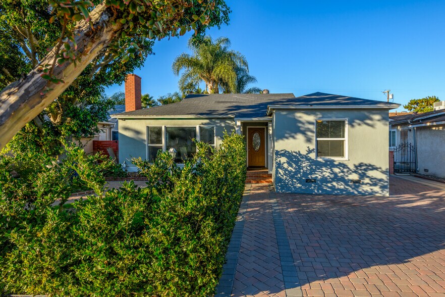 Building Photo - 16641 Gilmore St