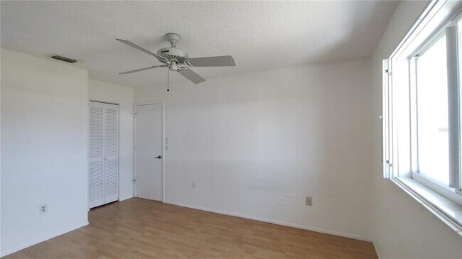 Building Photo - 570 Circlewood Dr