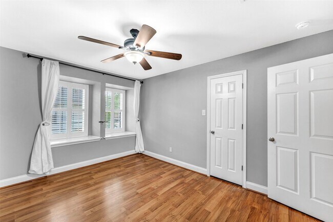 Building Photo - 1553 W Sam Houston Pkwy S