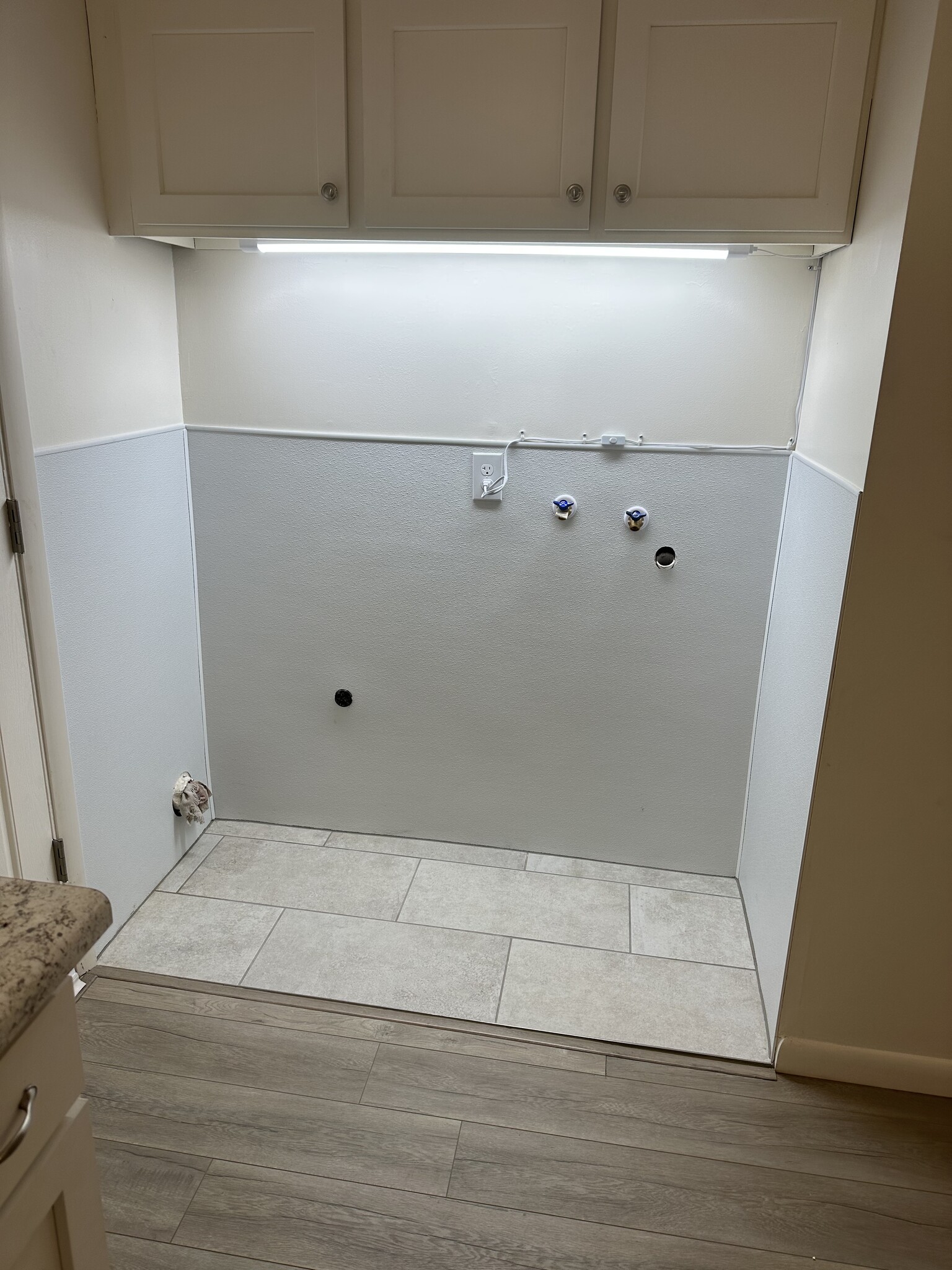 Washer Dryer Hookup - 3751 S Redmaple Rd