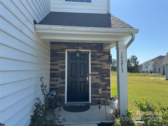 Building Photo - 15213 Lake Ridge Rd