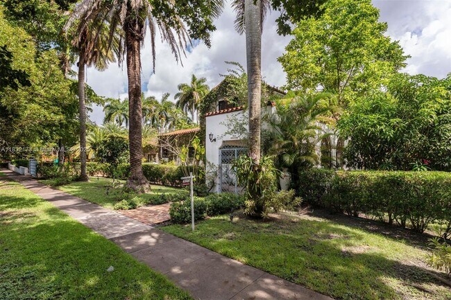 Building Photo - 1624 Granada Blvd
