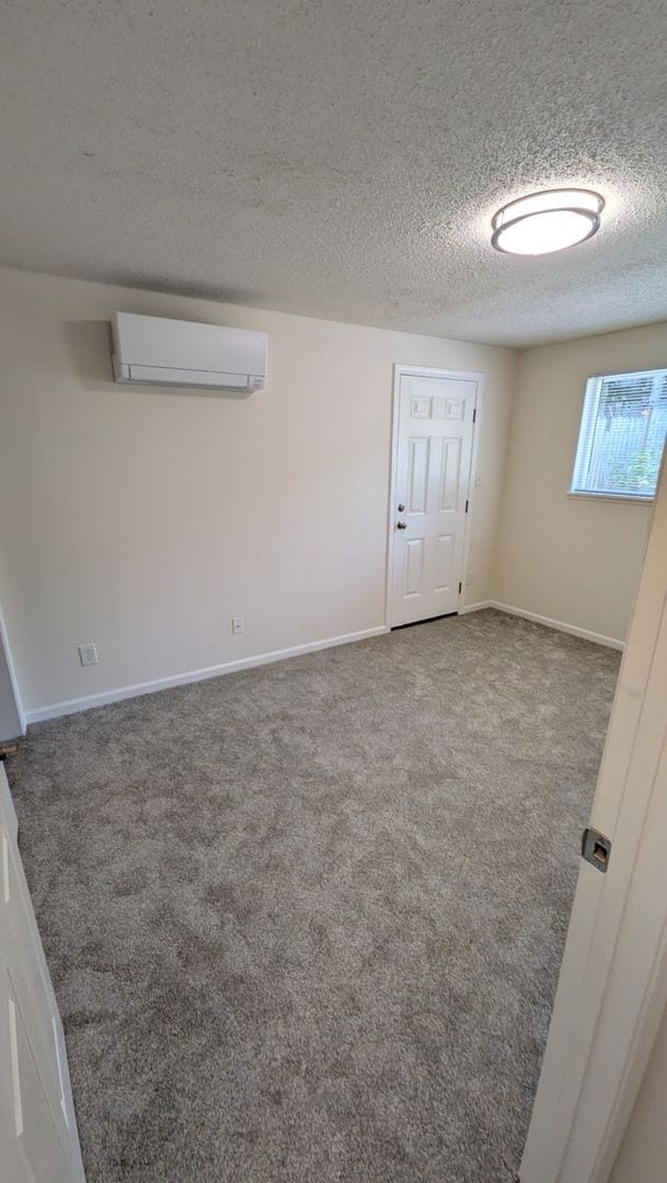 Building Photo - Available Now! 2 bedroom and 1 bath duplex