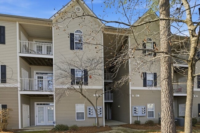 Building Photo - 2 Bedrooms 2 Bathrooms Condo