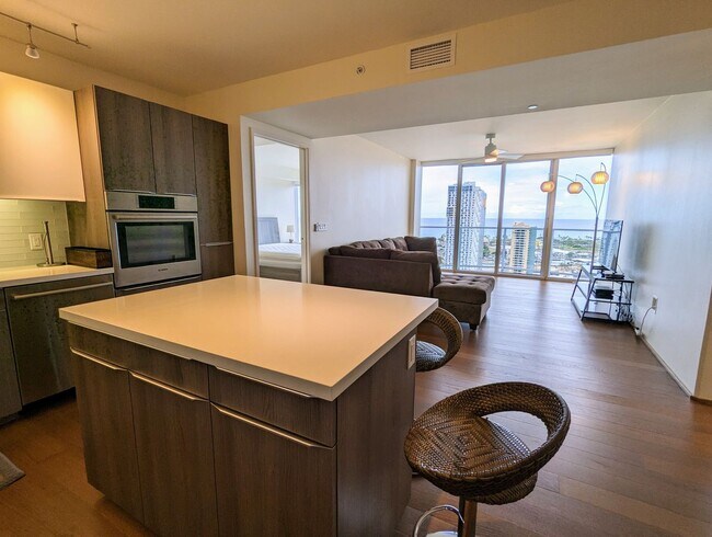 Building Photo - Fully Furnished Luxury Kakaako Living at Symphony 2 Bed, 2 Bath, 2 Parking