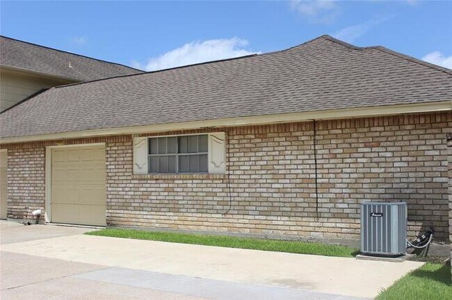 Building Photo - 17122 Blackhawk Blvd