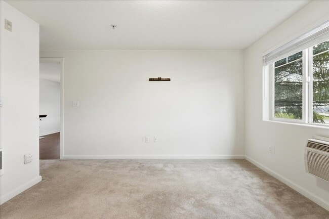 Building Photo - 760 NW 185th Ave