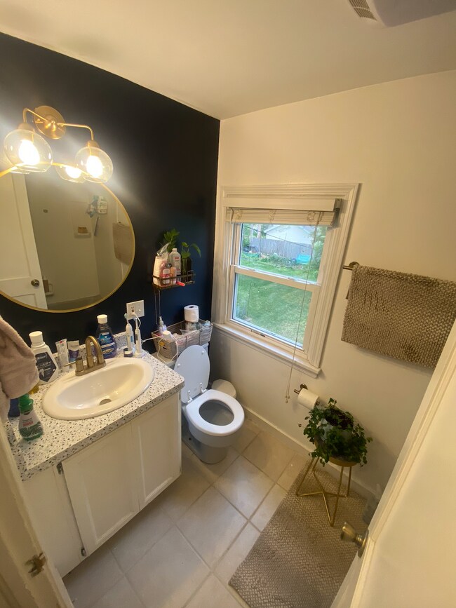 Building Photo - 175 Shelbourne Rd