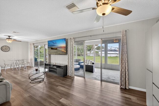 Building Photo - 607 SE Forgal St