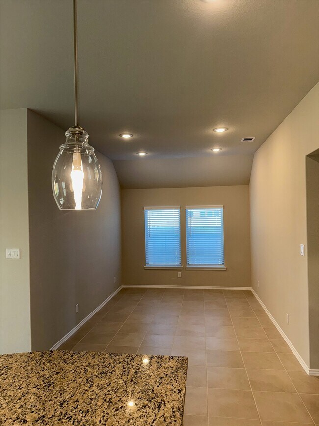 Building Photo - 31965 Retama Rnch Dr