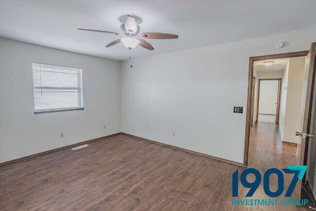Building Photo - Spacious 3-Bed, 2-Bath Home in South Oklah...