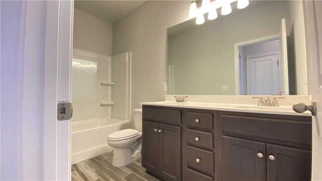 Building Photo - 4612 Silver Oak Dr SW
