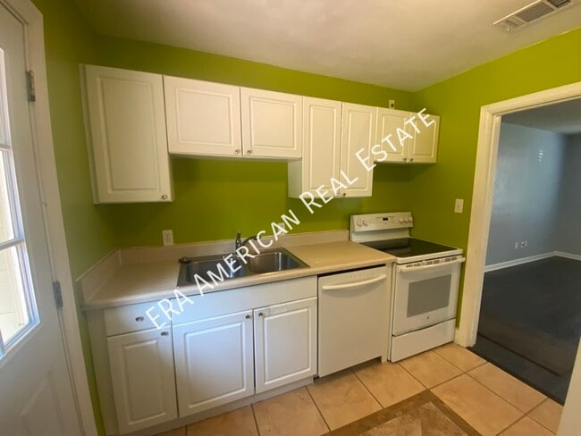 Building Photo - 9 Okahatchee Cir SE