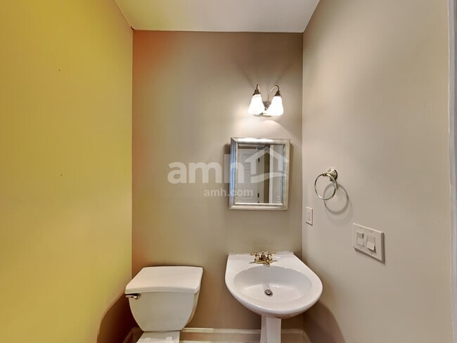 Building Photo - 4727 Cedar Wood Dr SW