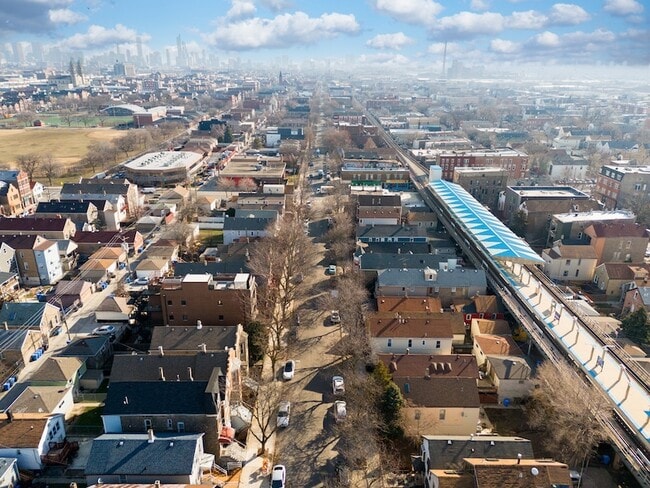 Building Photo - 2011 W Cullerton St