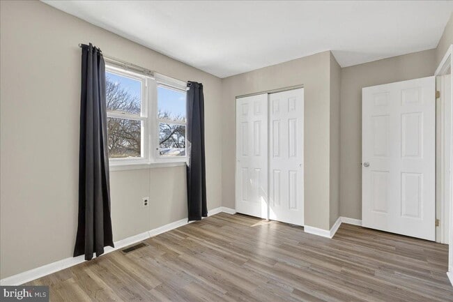 Building Photo - 1158 Grove St