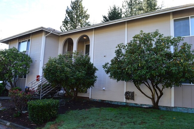 Primary Photo - 17211 NE 45th St