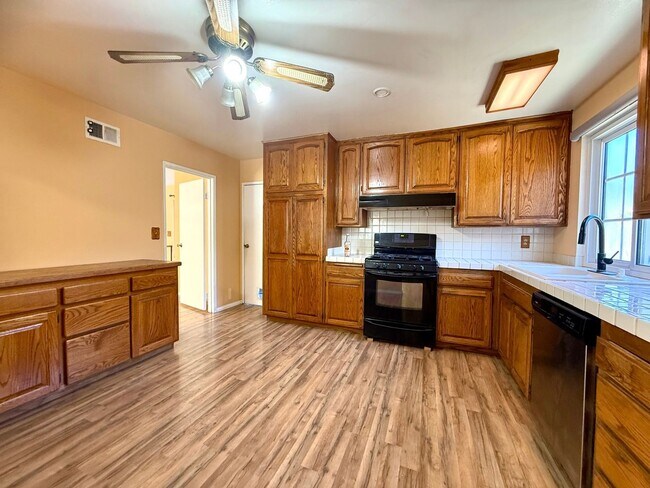 Building Photo - Spacious 4BD 2BA House With Perfect Private Backyard and Solar Panels  in Simi Valley