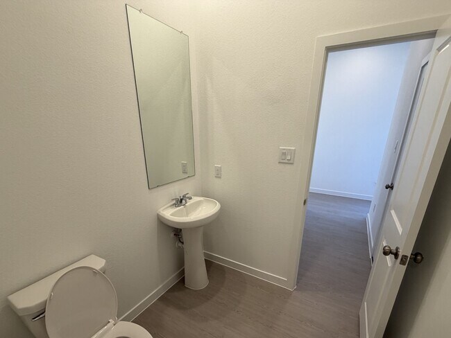 Building Photo - 2218 Via Vicky Rd