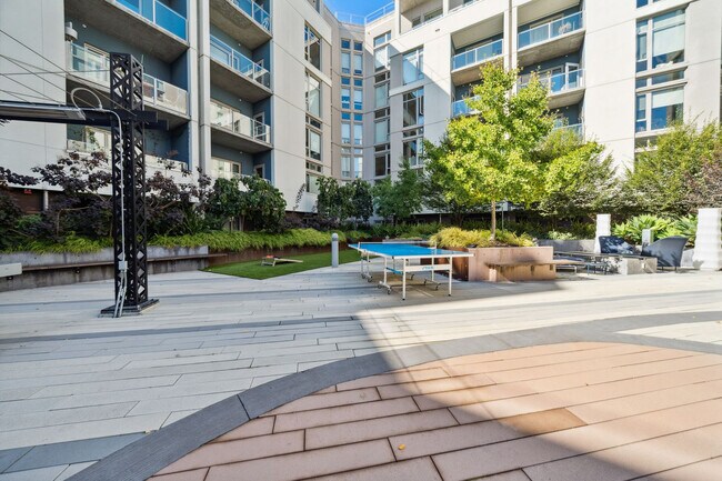 Building Photo - 185 Channel St