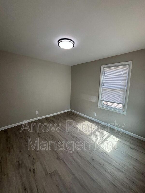 Building Photo - 704 N 26th St