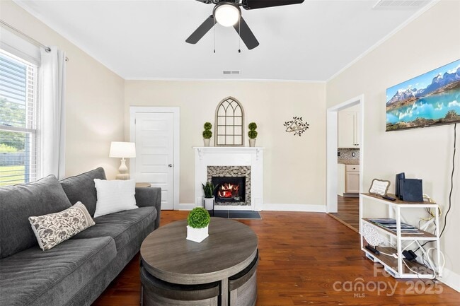 Building Photo - 1525 Perfection Ave