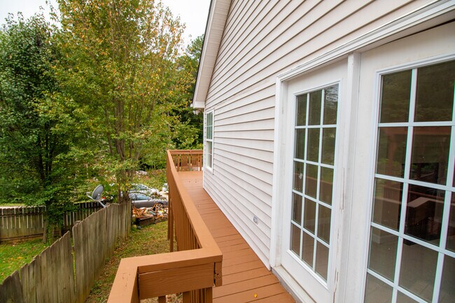 Building Photo - 223 Gregory Dr