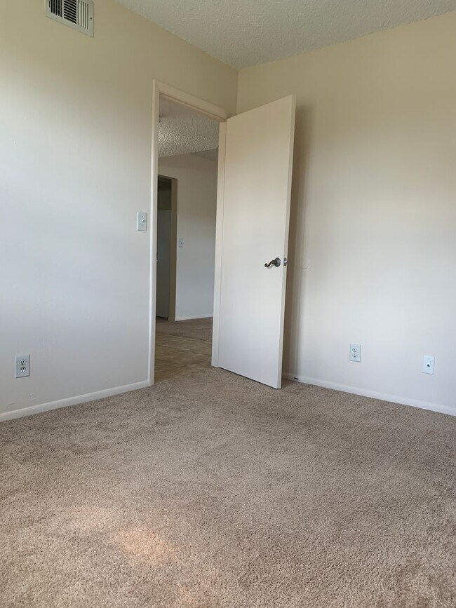 Building Photo - 2/2 MIDPORT II CONDO   2nd floor unit