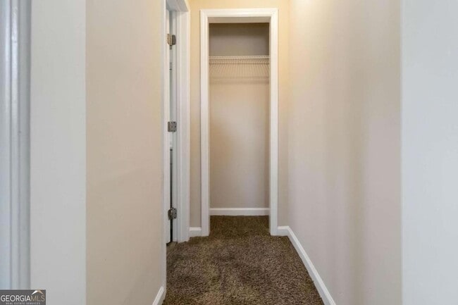 Building Photo - 2361 Swallow Cir SE