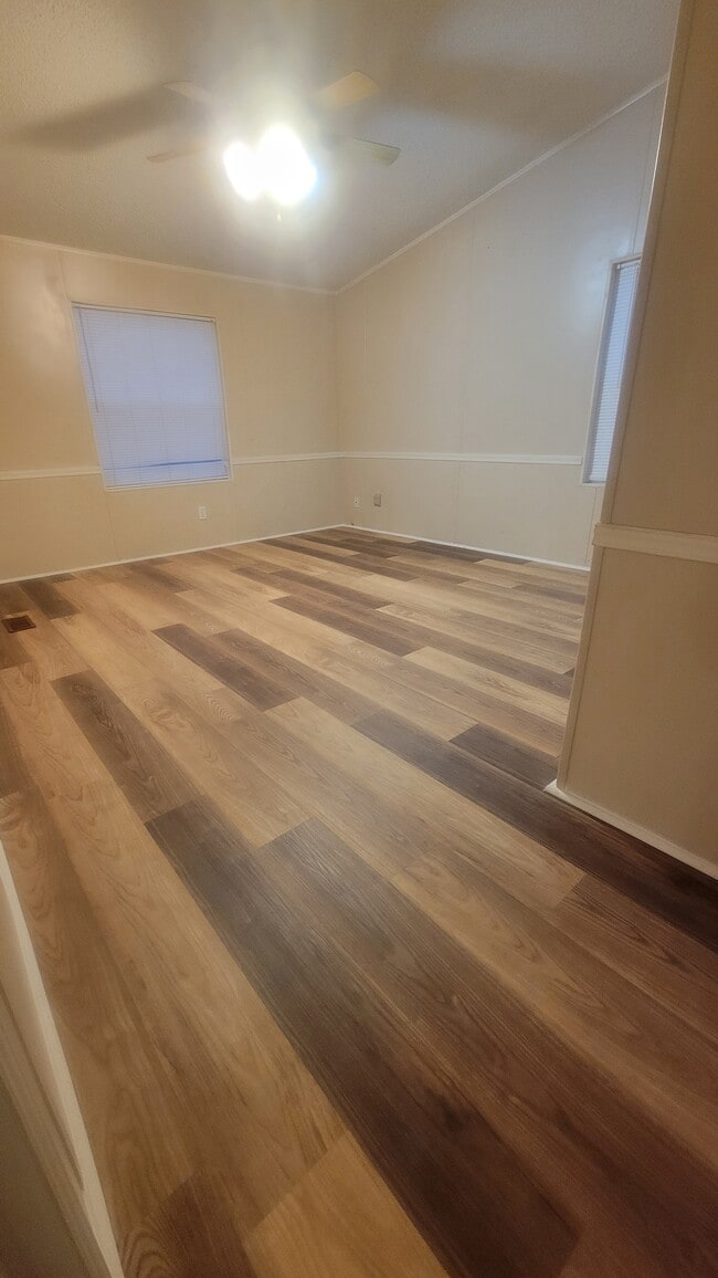 Building Photo - 9455 Tranquil Acres Rd