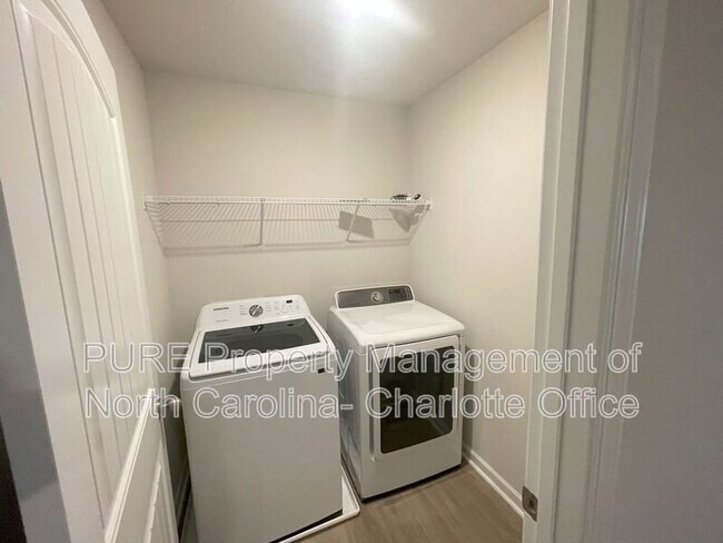 Building Photo - 100 Conifer Ln