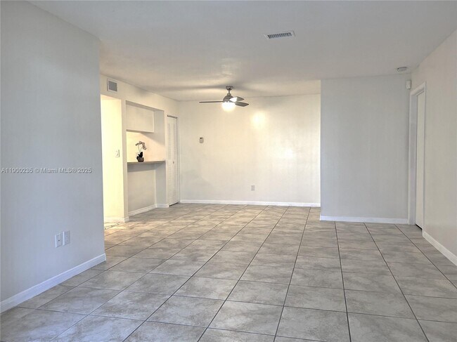 Building Photo - 9707 Hammocks Blvd