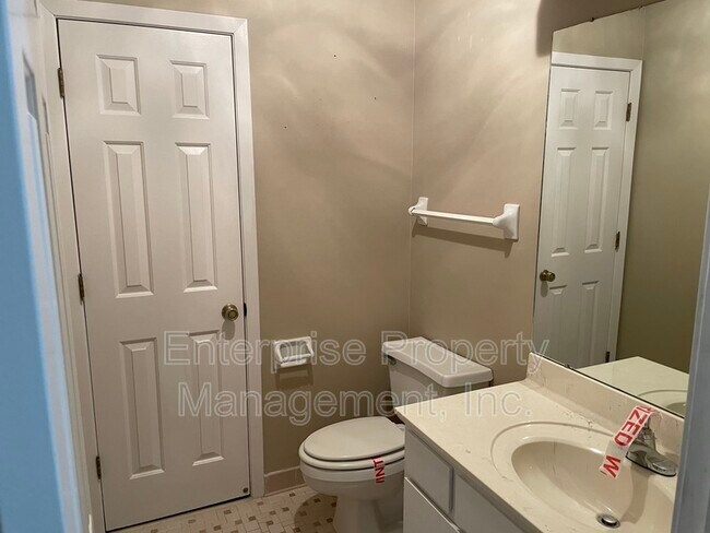 Building Photo - 384 Sherburne Cove