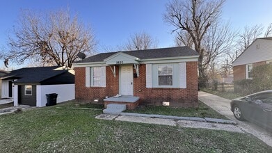 Building Photo - 2620 NE 19th St