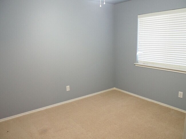 Building Photo - 3 Bed 2 Bath in Denton