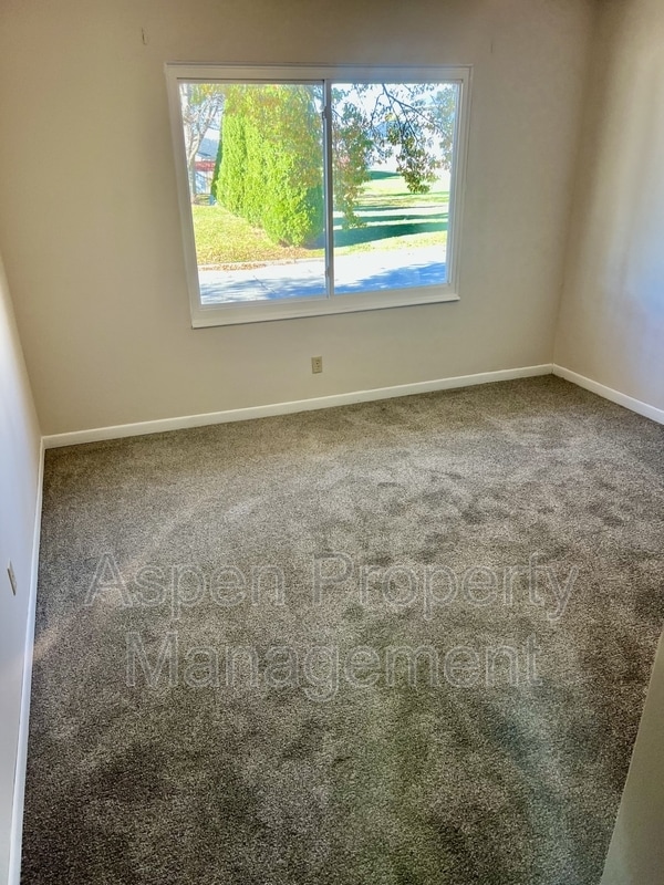 Building Photo - 2216 Piper Pl