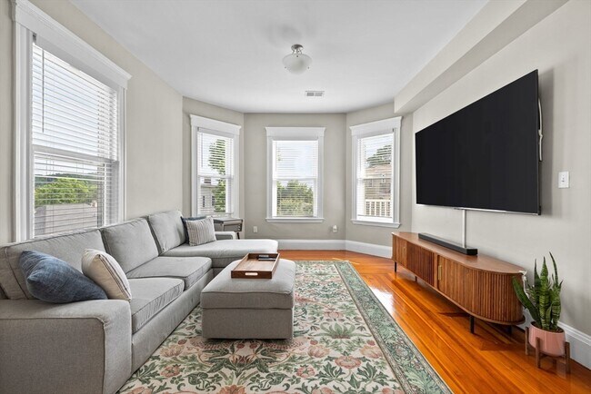 Building Photo - 53 Montvale St