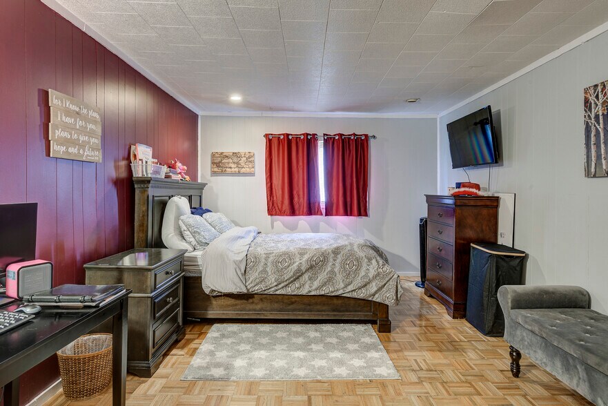 Second bedroom 15 x 20 - 2027 Katelyn Dr