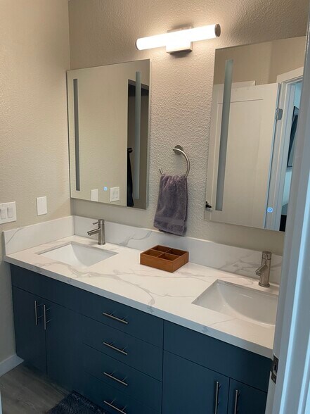Bathroom entry from bedroom - 626 Lake St
