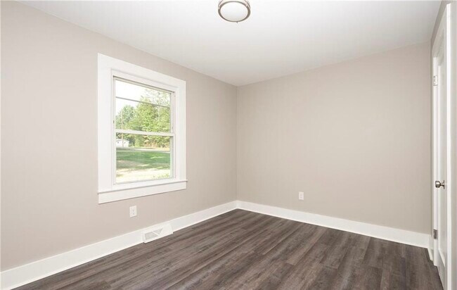 Building Photo - 3140 S Stratford Rd